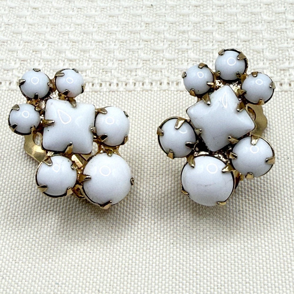Vintage Retro White Milk Glass Cluster Bead Geometric Prong Set Clip-On Earrings